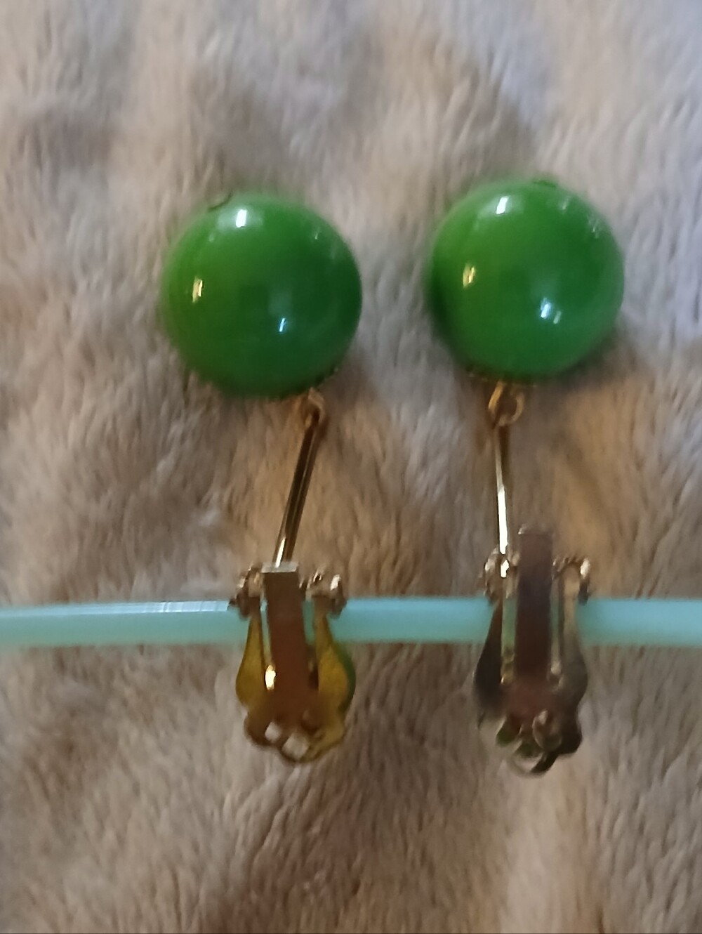 Vintage Vibrant Apple Green Ball Drop Earrings Clip On - Picture 10 of 10